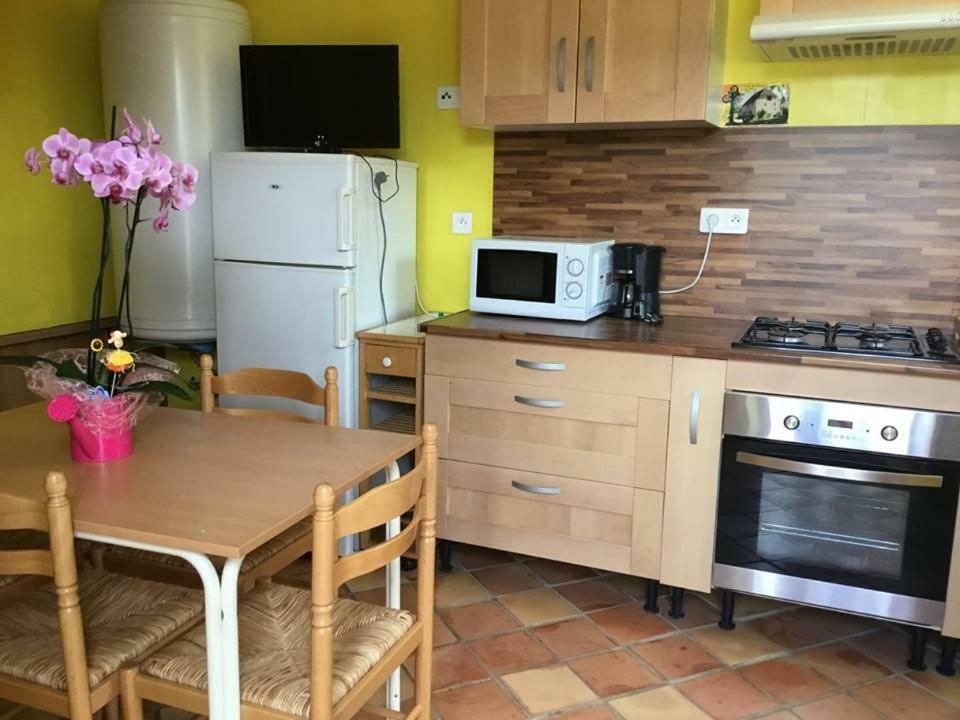 La Ferme De Montard Bed & Breakfast Montmorot ภายนอก รูปภาพ